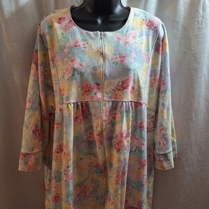 Amanda Stewart vintage nightgown robe /Muumuu floral size large has pockets.
